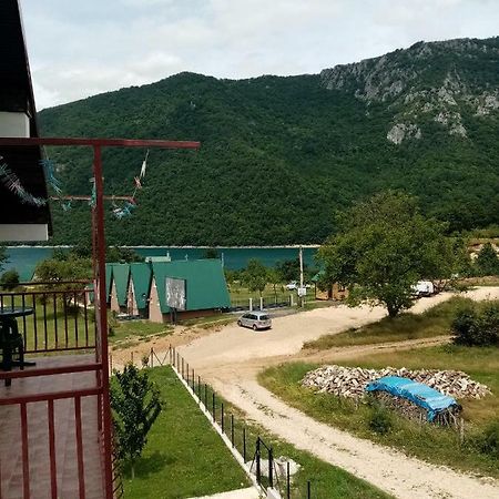 Apartman Pivsko Jezero Hotel Pluzine Exterior photo